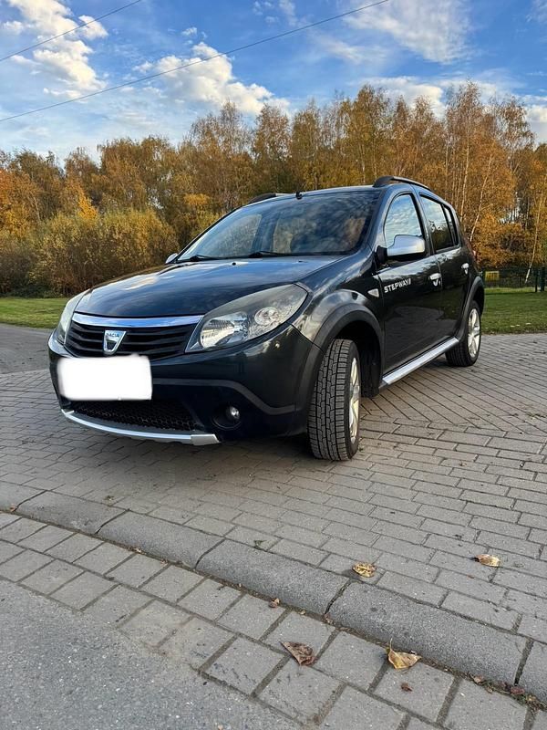 Schwarz Gebraucht 2012 Dacia Sandero SUV | 2.700 € - Bild 1/4