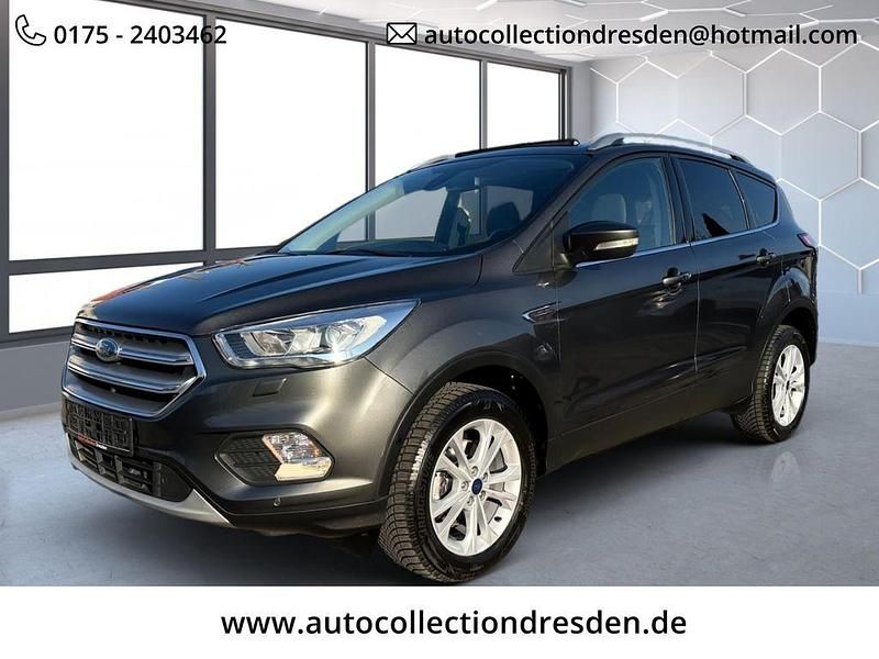Gebraucht Ford Kuga Titanium 150 PS (110 kW) 2019 Grau SUV