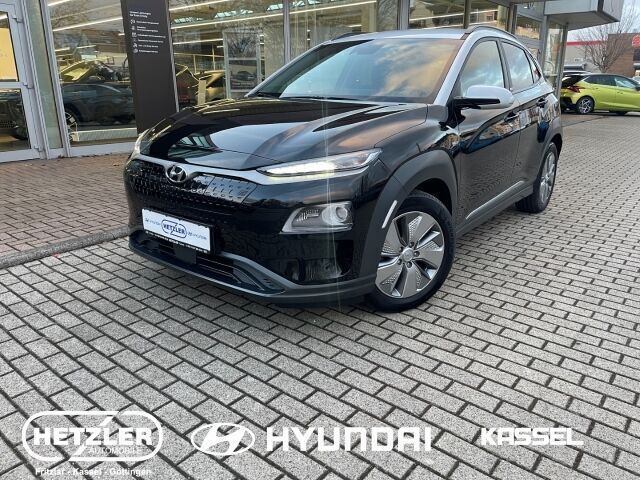 Phantom black / chalk white ro Gebraucht 2020 Hyundai Kona Style SUV | 29.790 € - Bild 1/4