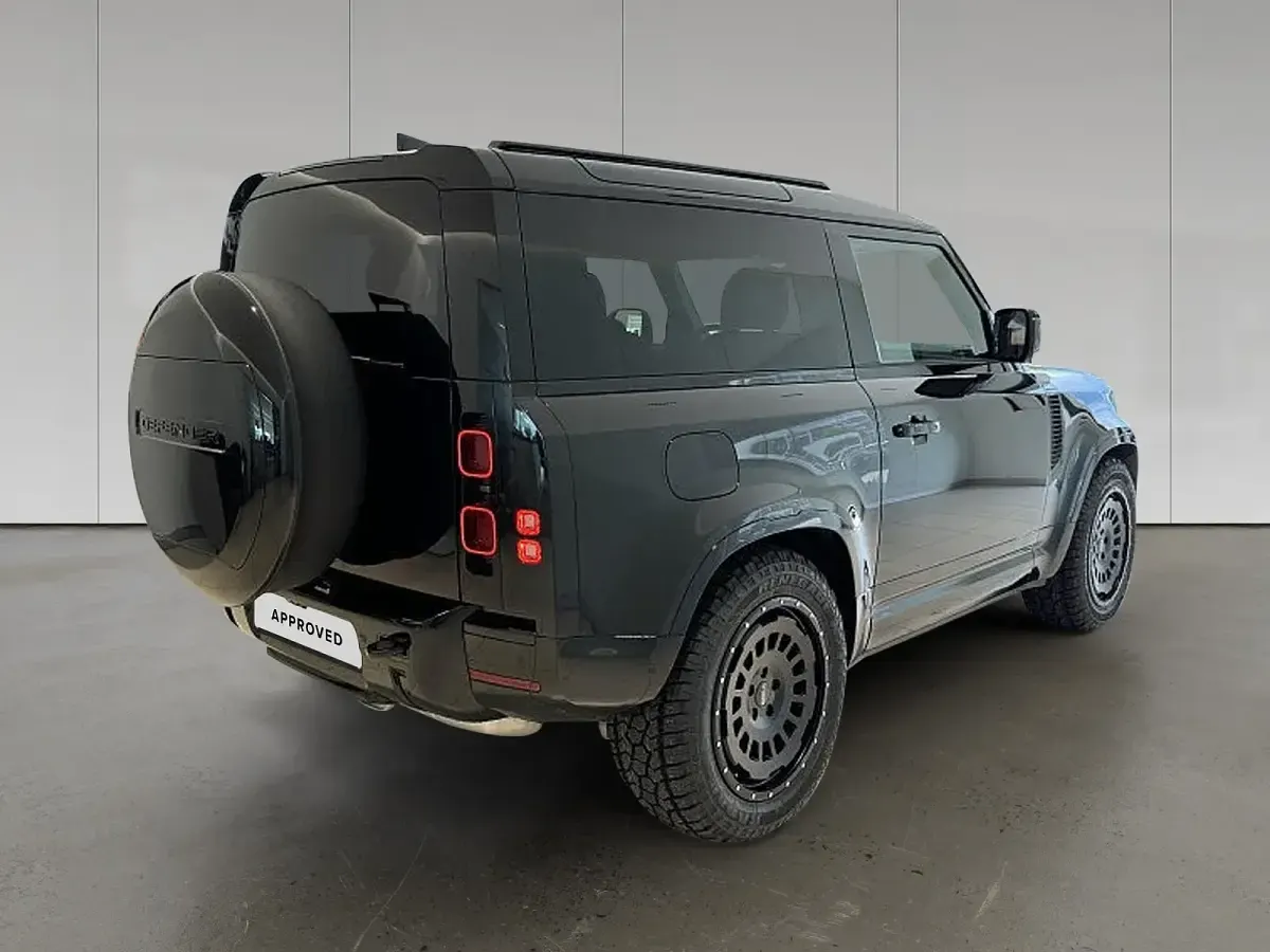 Gebraucht Land Rover Defender SE Dynamic 252 PS (185 kW) 2024 Santorini black SUV