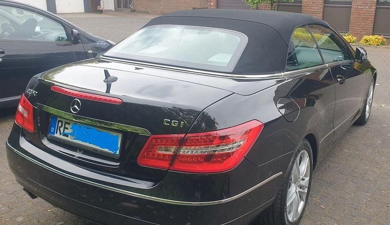 Gebraucht Mercedes E250 204 PS (150 kW) 2010 Schwarz Cabrio