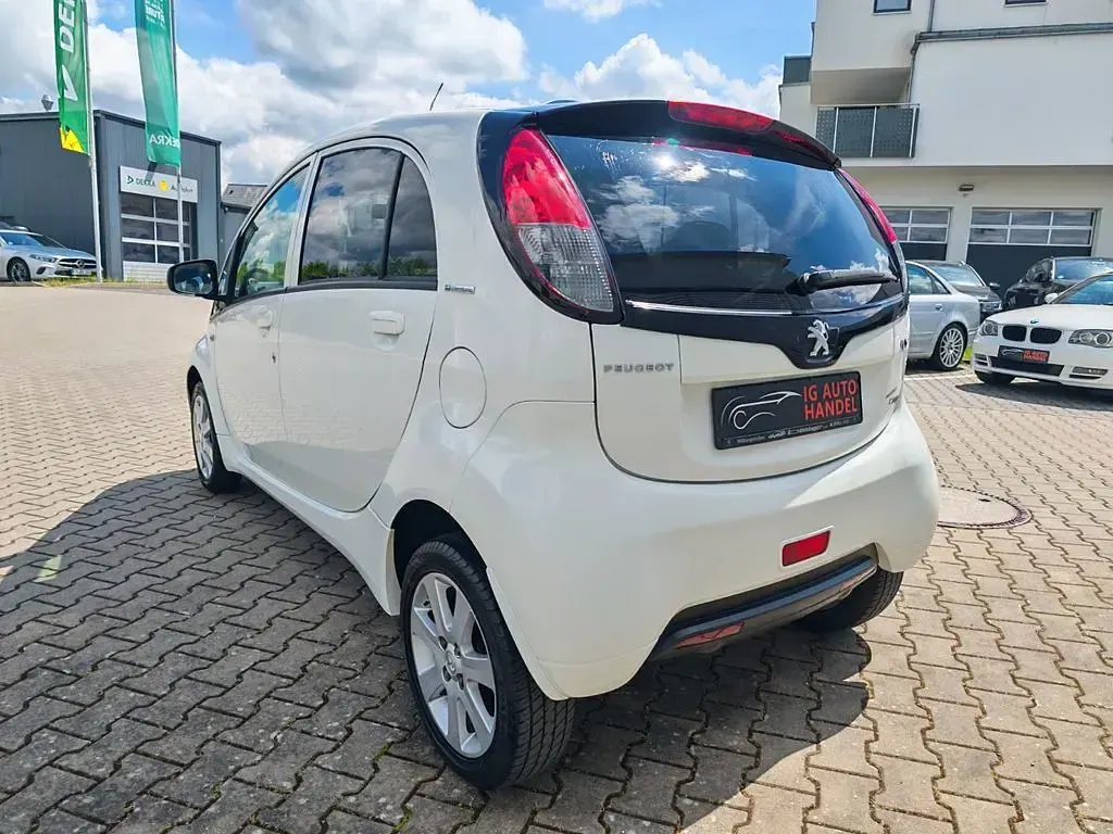 Gebraucht Peugeot iON 35 kW (48 PS) 2017 Weiß Kleinwagen