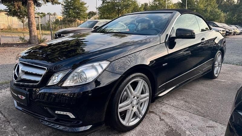 Obsidianschwarz metalliclack Gebraucht 2011 Mercedes E250 AMG Cabrio | 11.600 € (Fairer Preis) - Bild 1/4