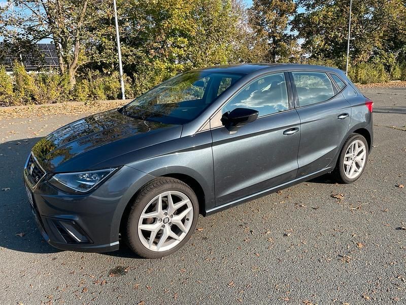 Grau Gebraucht 2019 Seat Ibiza FR Kleinwagen | 10.999 € (Guter Preis) - Bild 1/4