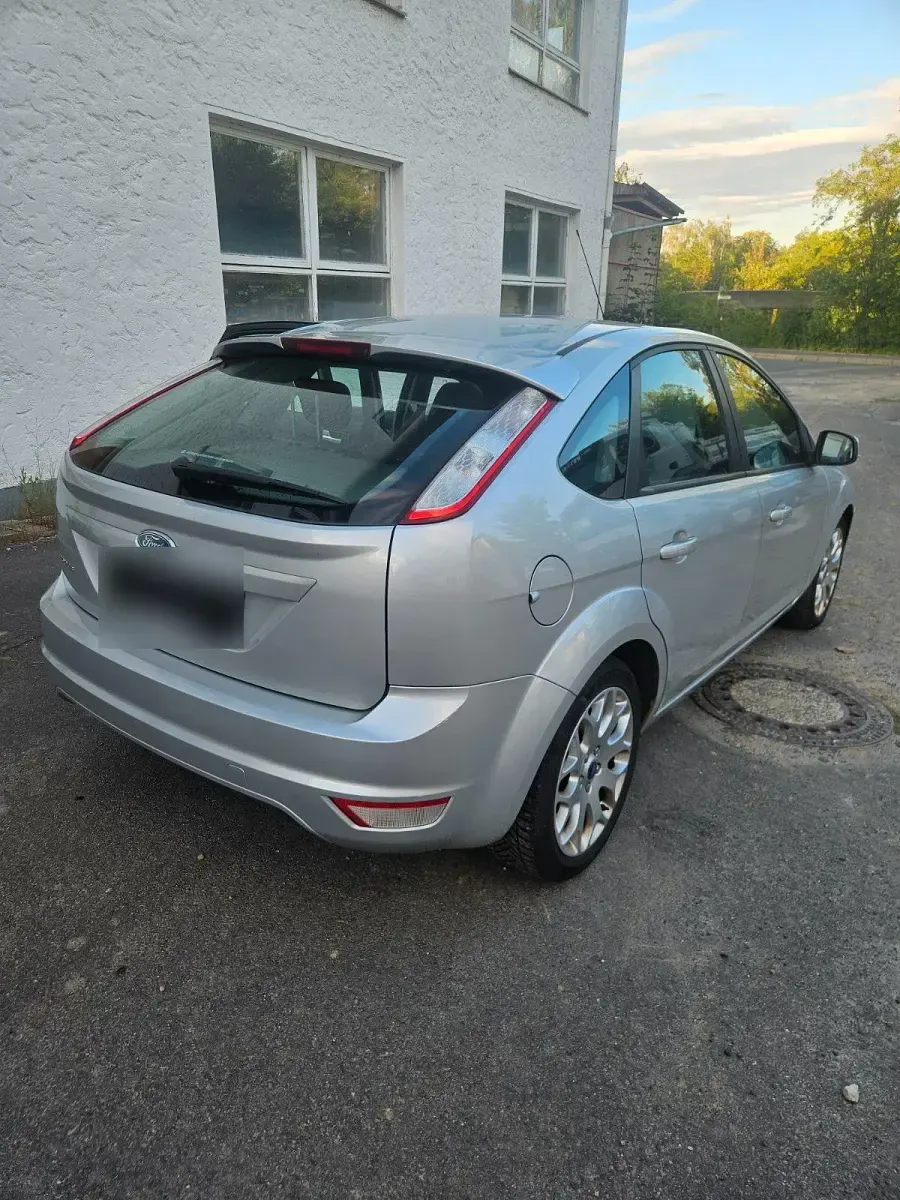 Gebraucht Ford Focus 116 PS (85 kW) 2009 Silber Kleinwagen
