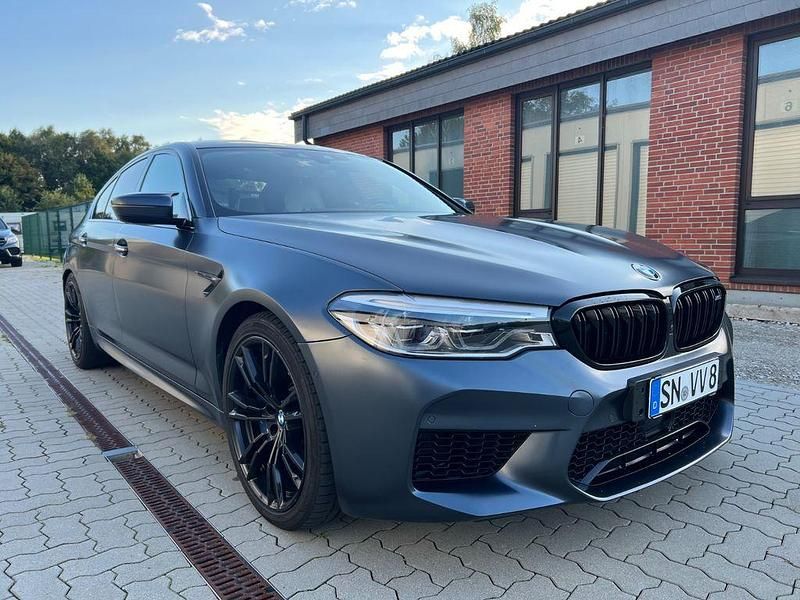Grau Gebraucht 2018 BMW M5 Performance Limousine | 54.990 € (Teuer) - Bild 1/4