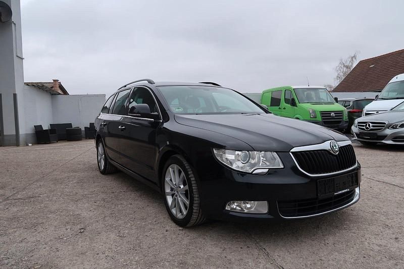 Gebraucht Skoda Superb 140 PS (102 kW) 2013 Schwarz Kombi