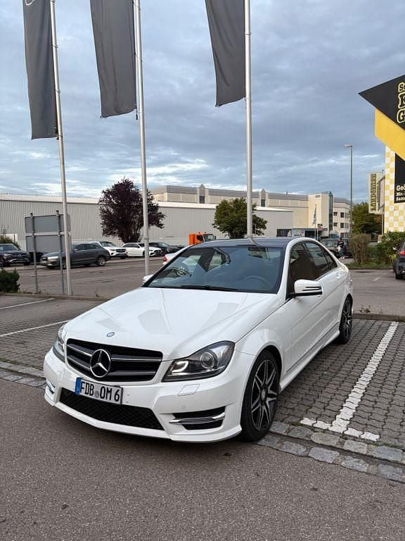 Weiß Gebraucht 2014 Mercedes C250 AMG line Limousine | 15.999 € (Guter Preis) - Bild 1/4
