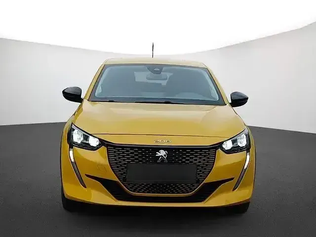 Occasion Peugeot e-208 Allure 100 kW (136 ch) 2023 Jaune Citadine