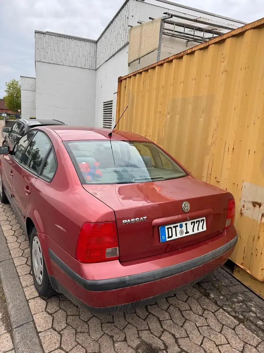 Second-hand VW Passat 101 CP (74 kW) 1997 Roșu Berlinǎ