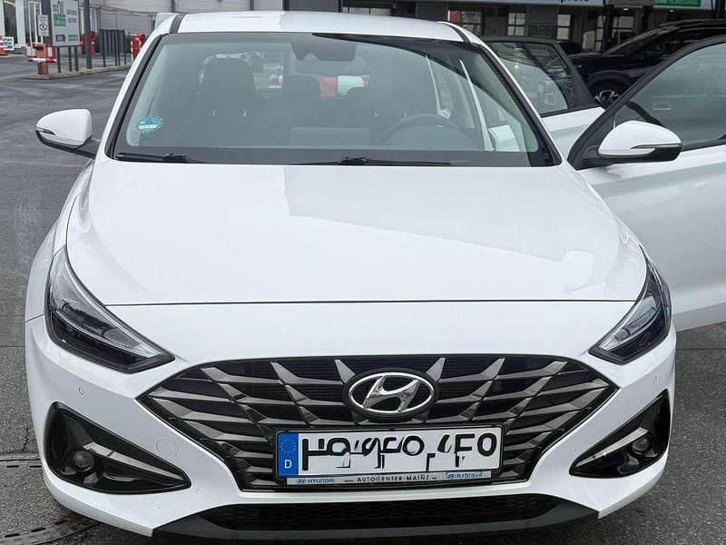 Gebraucht Hyundai i30 Trend 160 PS (117 kW) 2023 Weiß Limousine