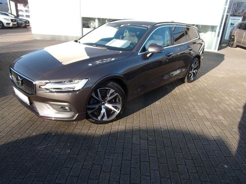 Gebraucht Volvo V60 Core 163 PS (119 kW) 2024 Grau Kombi