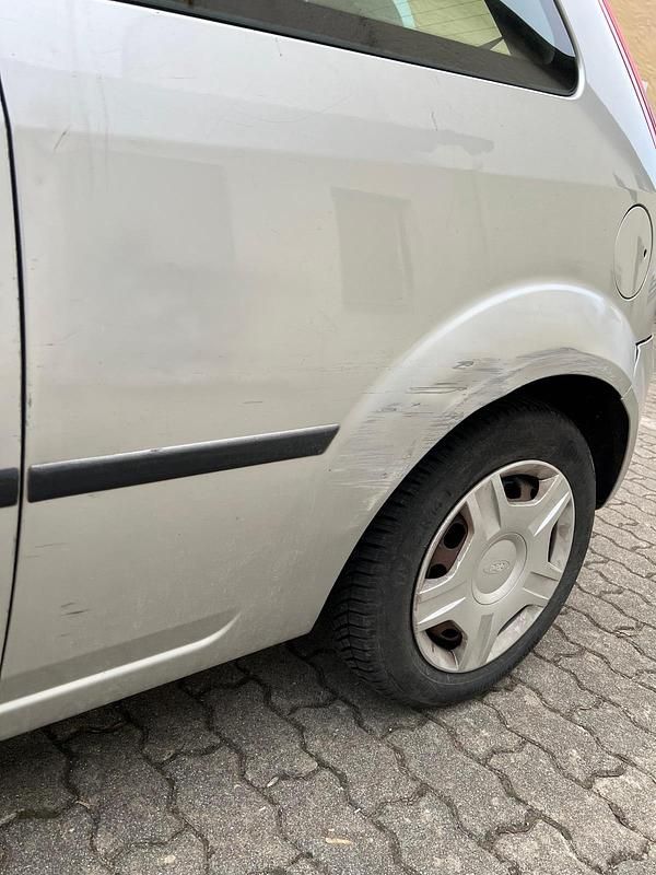 Gebraucht Ford Fiesta 60 PS (44 kW) 2004 Grau Kleinwagen