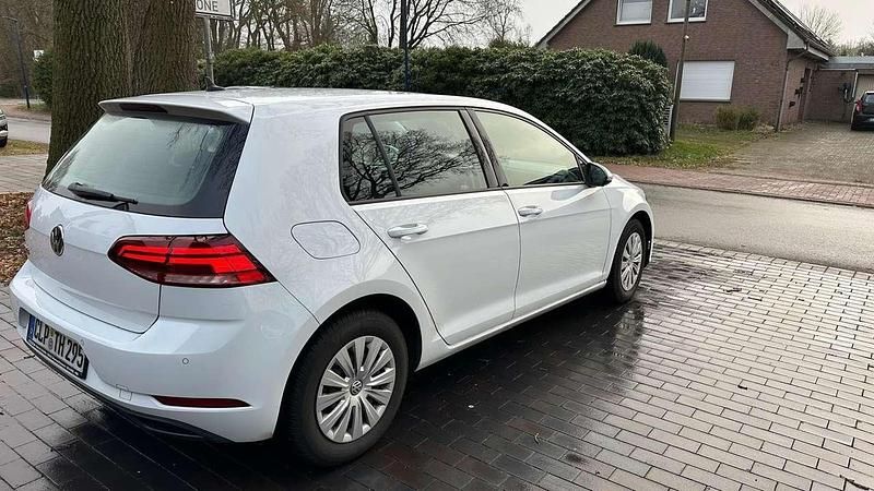 Second-hand VW Golf VII Comfortline 86 CP (63 kW) 2018 Berlinǎ
