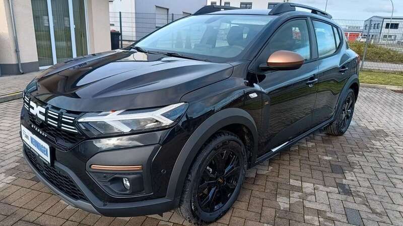Perlmutt schwarz met. Neu 2024 Dacia Sandero Extreme Kleinwagen | 19.760 € (Etwas zu teuer) - Bild 1/4