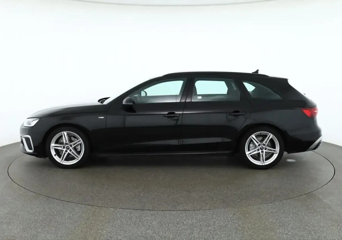 Gebraucht Audi A4 S-Line 150 PS (110 kW) 2022 Schwarz Kombi