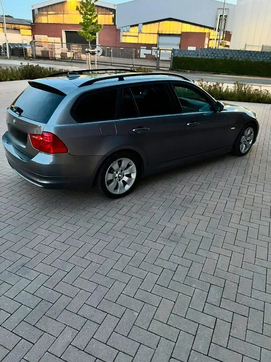 Gebraucht BMW 318 143 PS (105 kW) 2008 Grau Kombi
