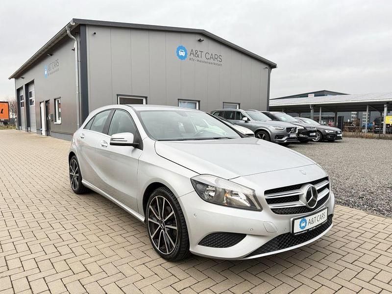 Gebraucht Mercedes A180 122 PS (89 kW) 2013 Silber Limousine