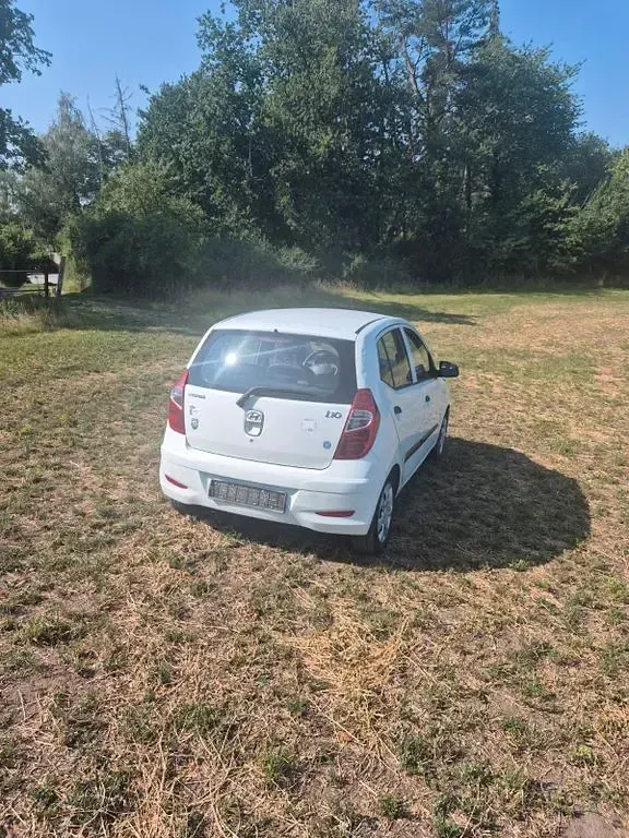 Gebraucht Hyundai i10 Classic 69 PS (50 kW) 2013 Weiß Kleinwagen
