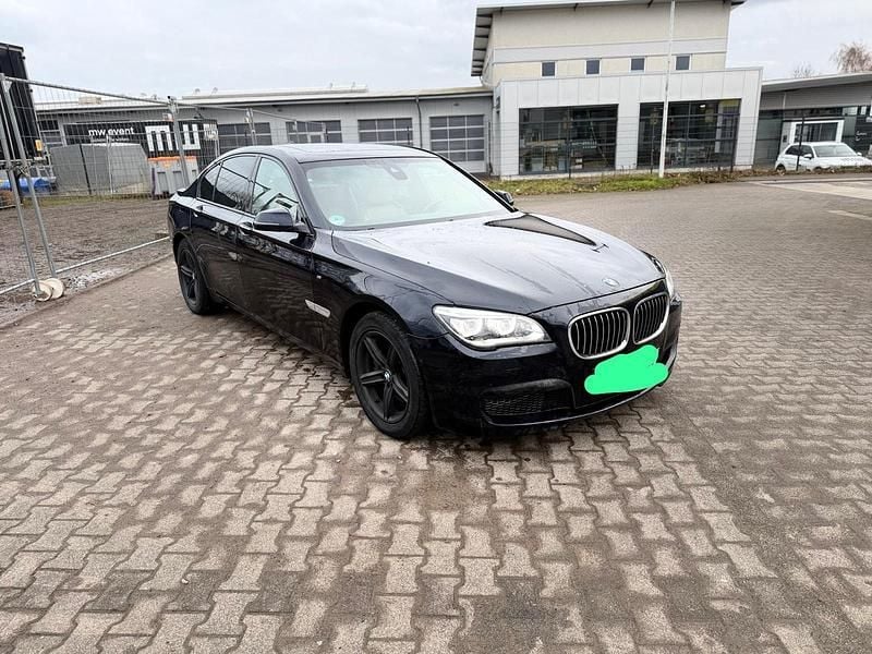 Schwarz Gebraucht 2015 BMW 730 M Sport Limousine | 19.500 € (Guter Preis) - Bild 1/4