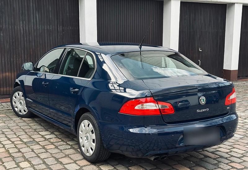 Gebraucht Skoda Superb 160 PS (117 kW) 2010 Blau Limousine