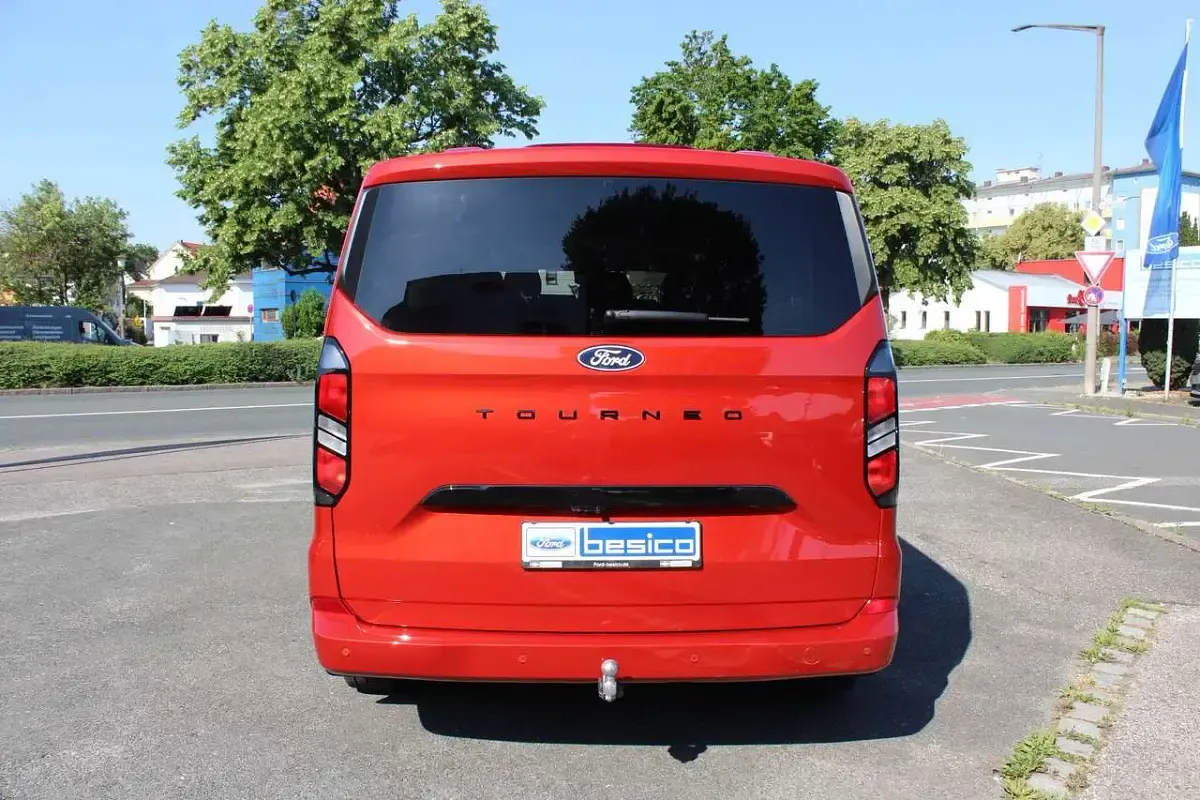 Gebraucht Ford Tourneo Custom Titanium 136 PS (100 kW) 2025 Artisan red metallic Van