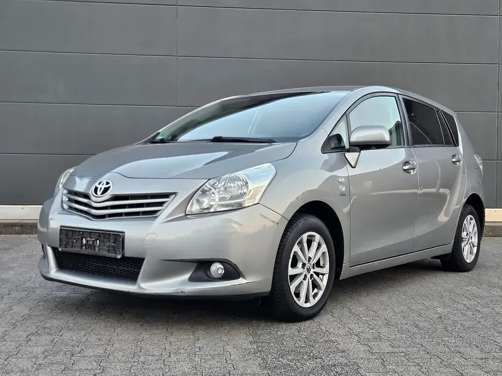 Gebraucht Toyota Verso Life 132 PS (97 kW) 2013 Grau Van / Kleinbus