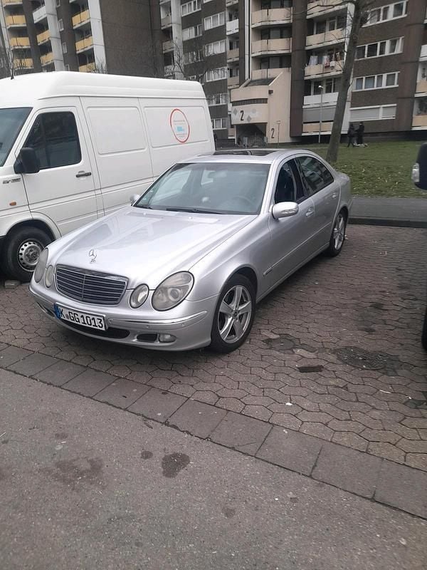 Gebraucht Mercedes E220 150 PS (110 kW) 2006 Andere farben Limousine