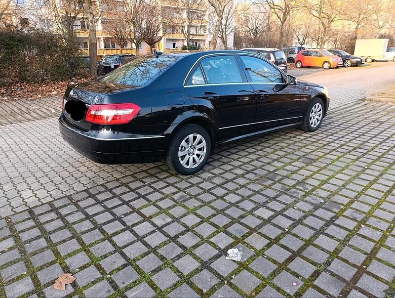 Gebraucht Mercedes E250 204 PS (150 kW) 2010 Schwarz Limousine