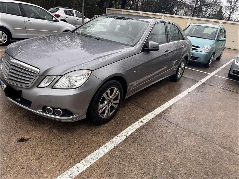 Gebraucht Mercedes E200 184 PS (135 kW) 2011 Limousine