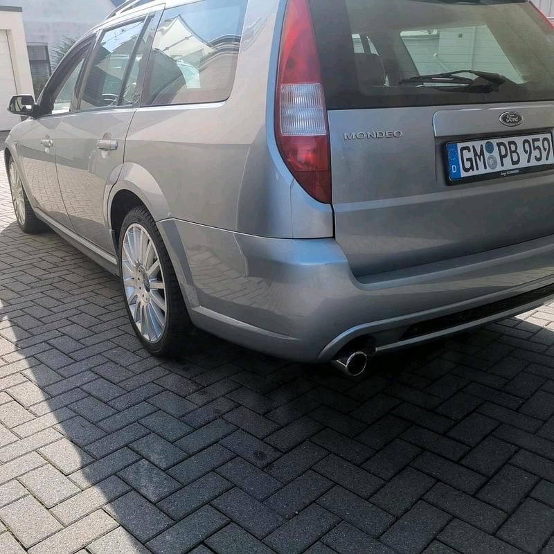 Silber Gebraucht 2005 Ford Mondeo ST Kombi | 6.900 € - Bild 1/4