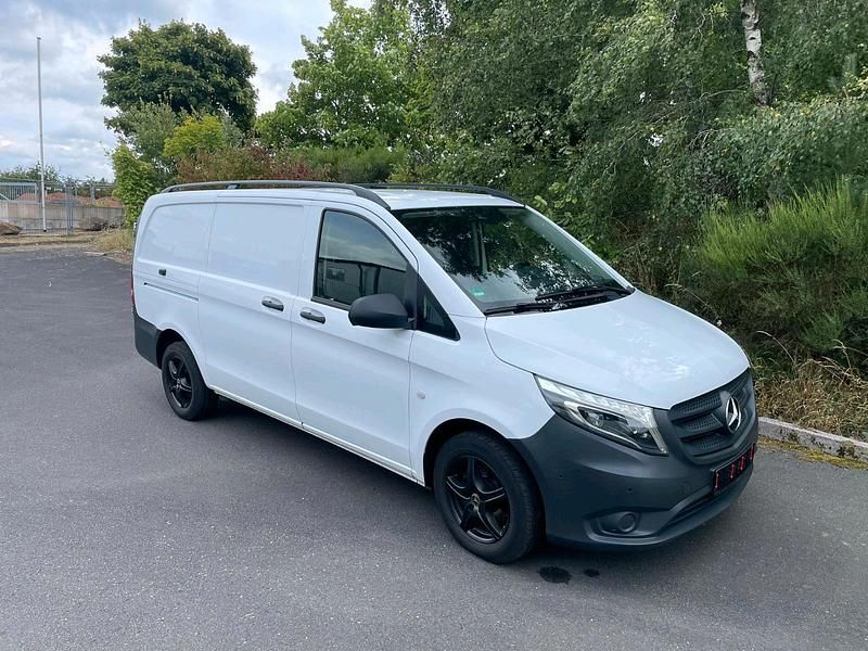 Weiß Gebraucht 2020 Mercedes Vito Van / Kleinbus | 19.580 € - Bild 1/4