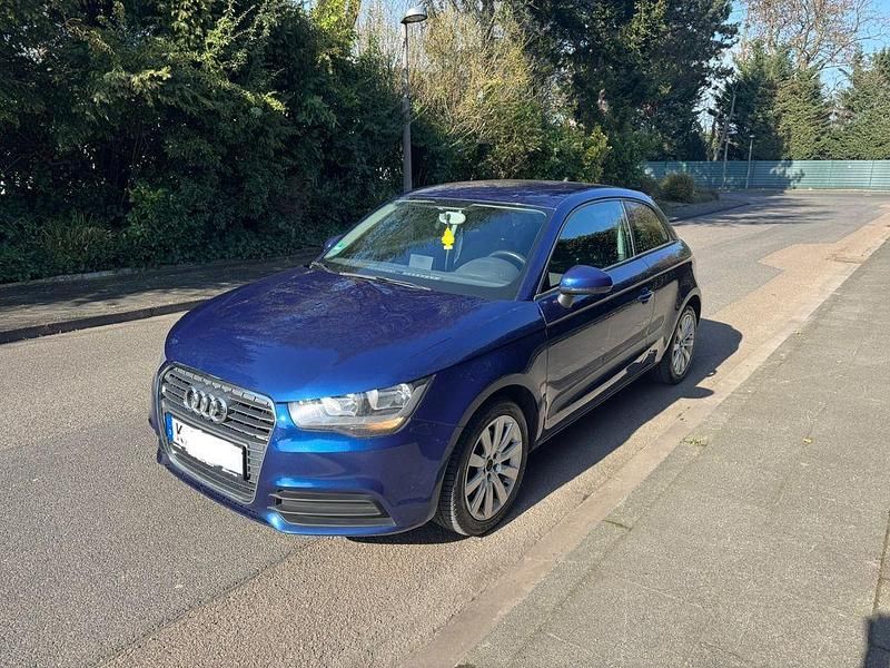 Gebraucht Audi A1 Attraction 105 PS (77 kW) 2013 Blau Kleinwagen