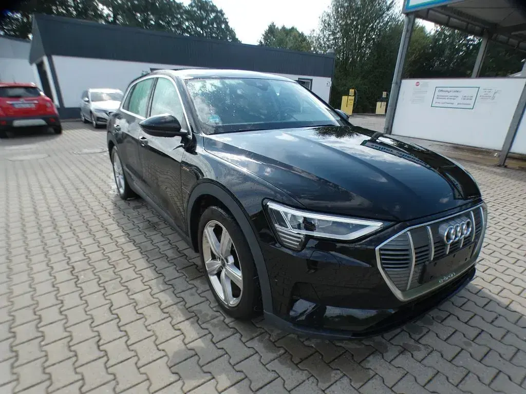 Gebraucht Audi e-tron 300 kW (408 PS) 2023 Schwarz SUV