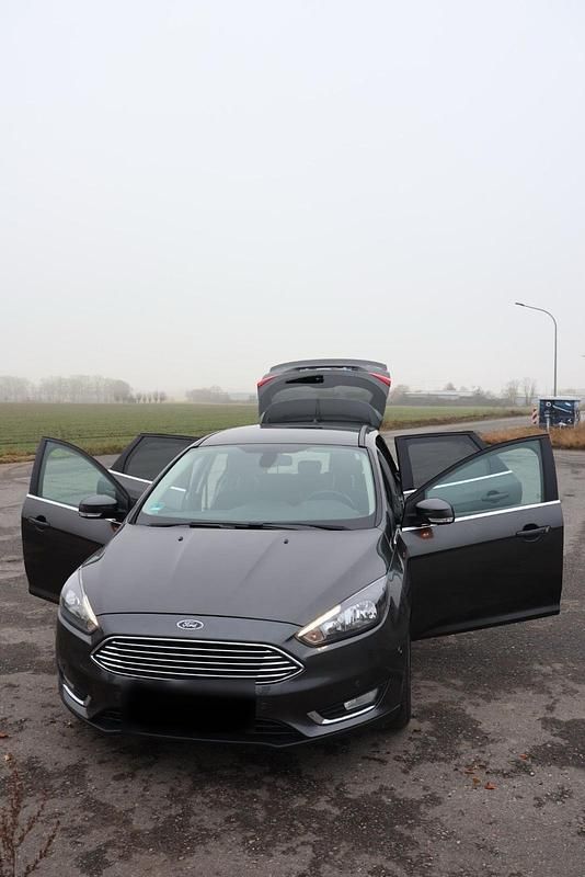 Gebraucht Ford Focus Titanium 150 PS (110 kW) 2017 Grün Kombi