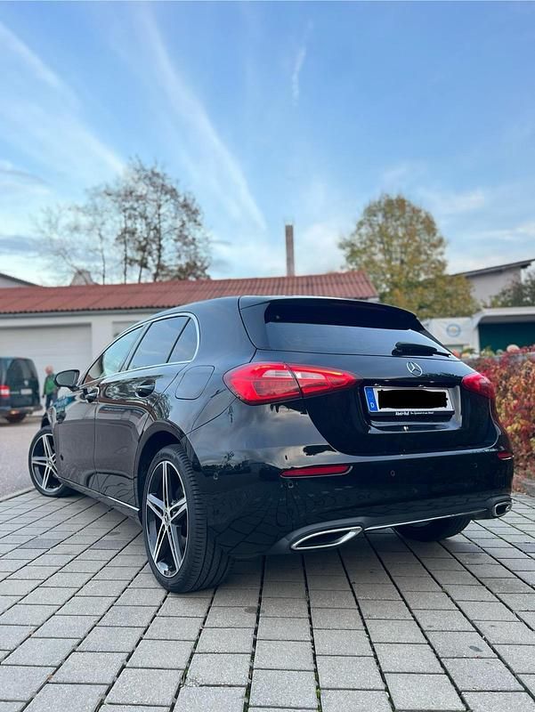 Schwarz Gebraucht 2019 Mercedes A180 Progressive Kleinwagen | 18.000 € (Fairer Preis) - Bild 1/4