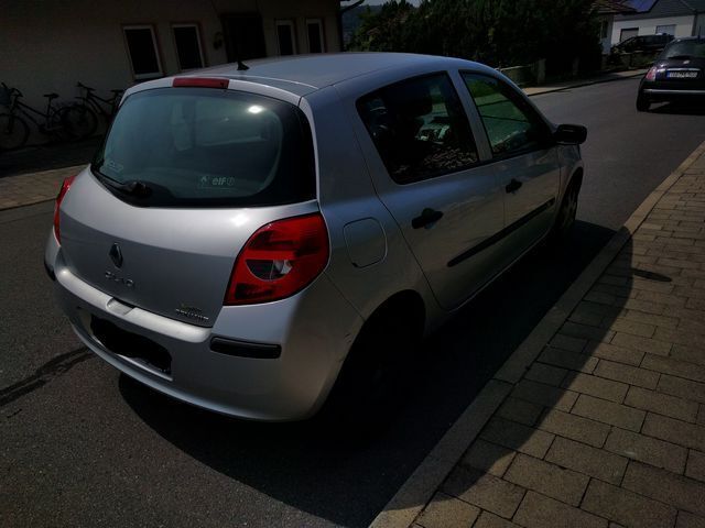 Gebraucht Renault Clio II 75 PS (55 kW) 2006 Grau Kleinwagen