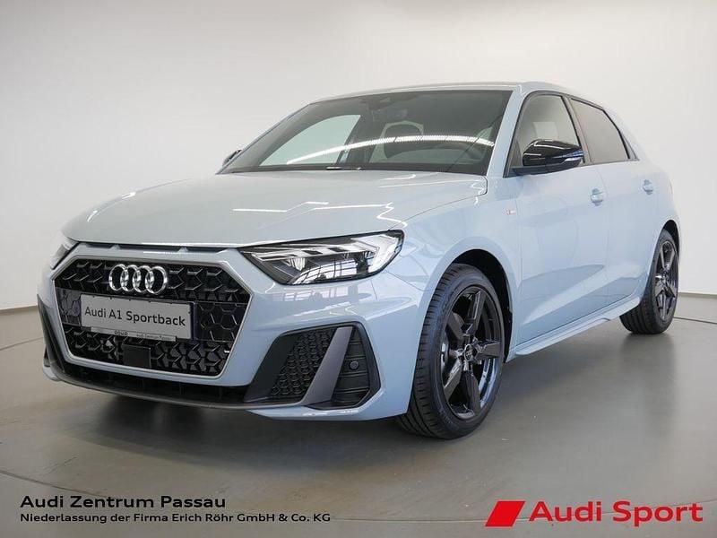 Pfeilgrau perleffekt Neu 2025 Audi A1 Sportback S-Line Kleinwagen | 29.250 € (Guter Preis) - Bild 1/4