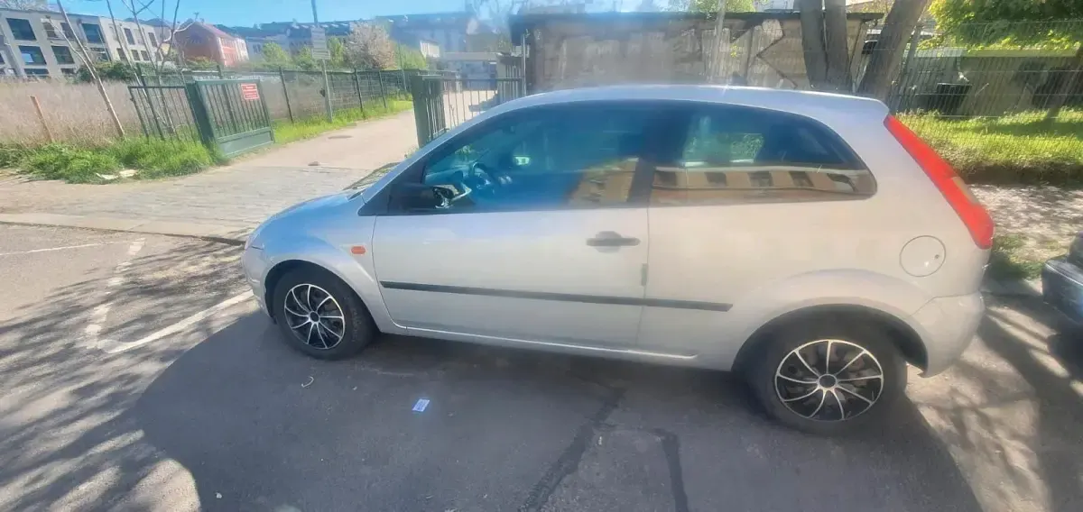 Gebraucht Ford Fiesta 60 PS (44 kW) 2005 Silber Kleinwagen