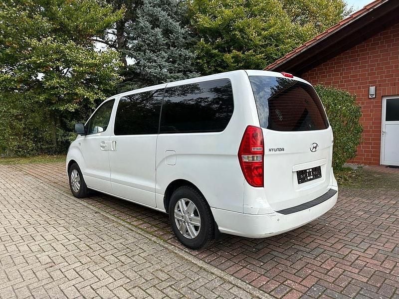 Gebraucht Hyundai H-1 170 PS (125 kW) 2009 Weiß Van / Kleinbus
