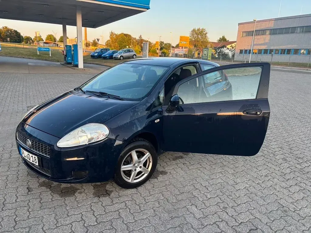 Gebraucht Fiat Grande Punto 65 PS (47 kW) 2009 Blau Kleinwagen