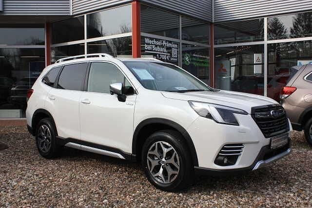 Weiß Gebraucht 2023 Subaru Forester Comfort SUV | 31.900 € (Fairer Preis) - Bild 1/4