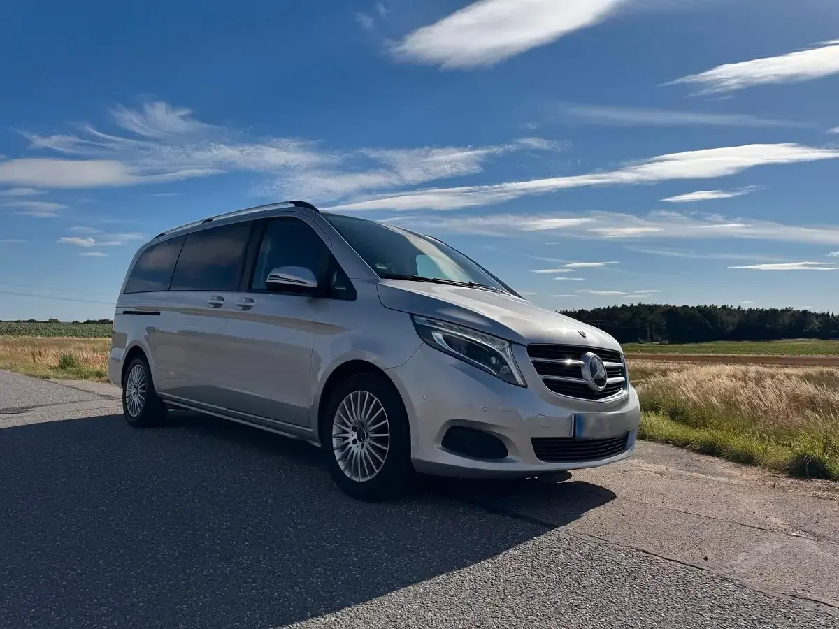 Gebraucht Mercedes V220 Edition 163 PS (119 kW) 2017 Silber Van / Kleinbus