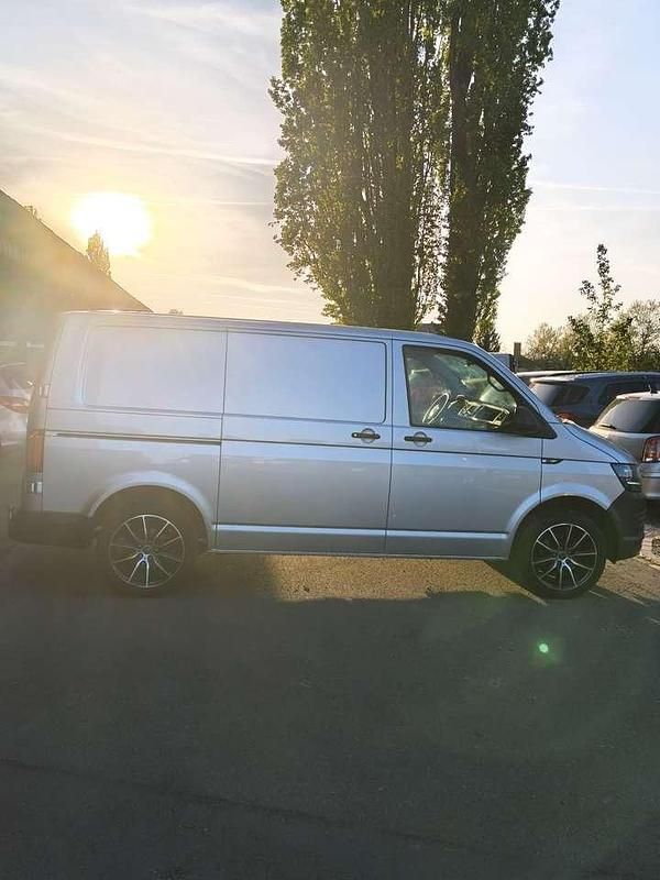 Używany VW Transporter 150 KM (110 kW) 2016 Srebrny Van