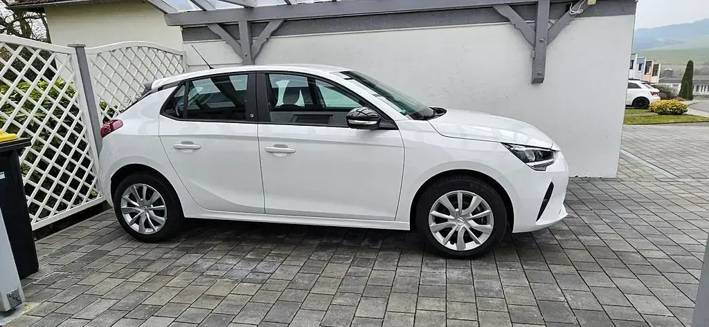 Używany Opel Corsa-e Edition 100 kW (136 KM) 2024 Biały Hatchback