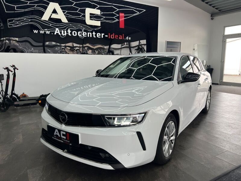 Weiß Gebraucht 2022 Opel Astra Business Limousine | 21.800 € (Teuer) - Bild 1/4