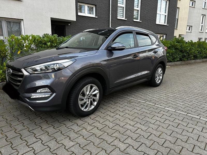 Gebraucht Hyundai Tucson Advantage 177 PS (130 kW) 2016 Grau SUV