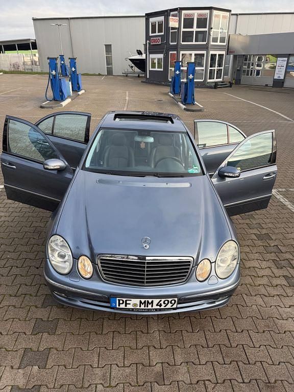 Blau Gebraucht 2003 Mercedes E200 Avantgarde Limousine | 3.900 € (Guter Preis) - Bild 1/4