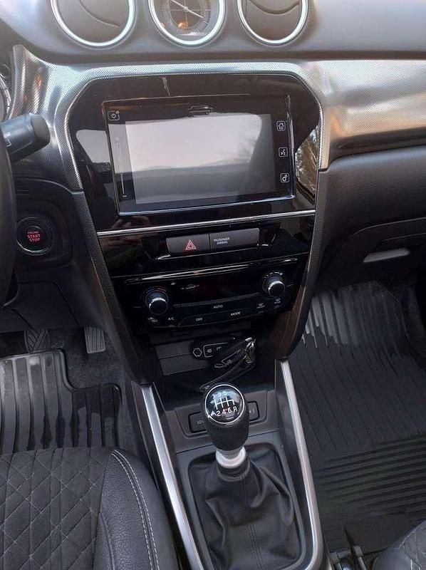 Gebraucht Suzuki Vitara Comfort+ 129 PS (94 kW) 2021 Solar yellow/cosmic black met. SUV