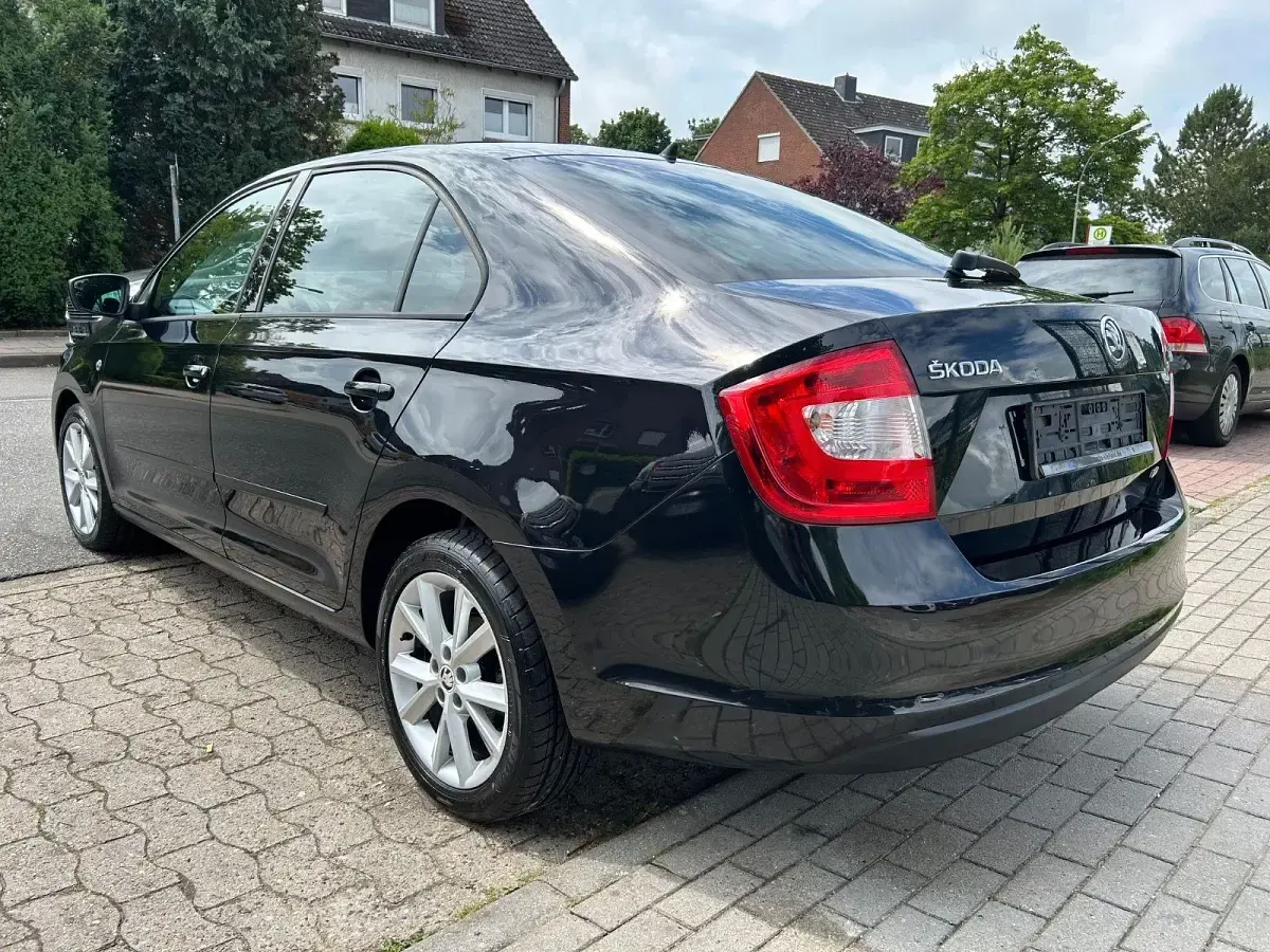 Gebraucht Skoda Rapid Ambition 105 PS (77 kW) 2012 Schwarz Kleinwagen
